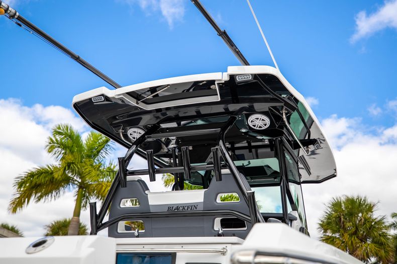 Thumbnail 12 for New 2021 Blackfin 332CC boat for sale in Fort Lauderdale, FL