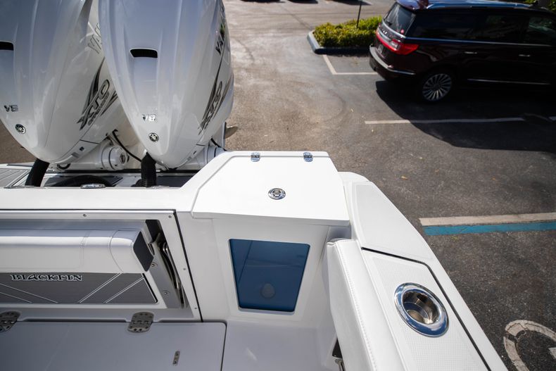 Thumbnail 20 for New 2021 Blackfin 332CC boat for sale in Fort Lauderdale, FL