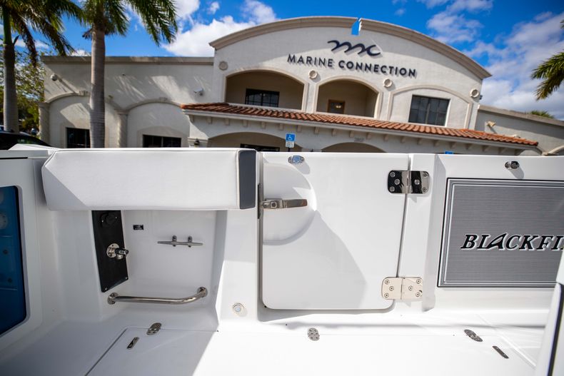Thumbnail 34 for New 2021 Blackfin 332CC boat for sale in Fort Lauderdale, FL