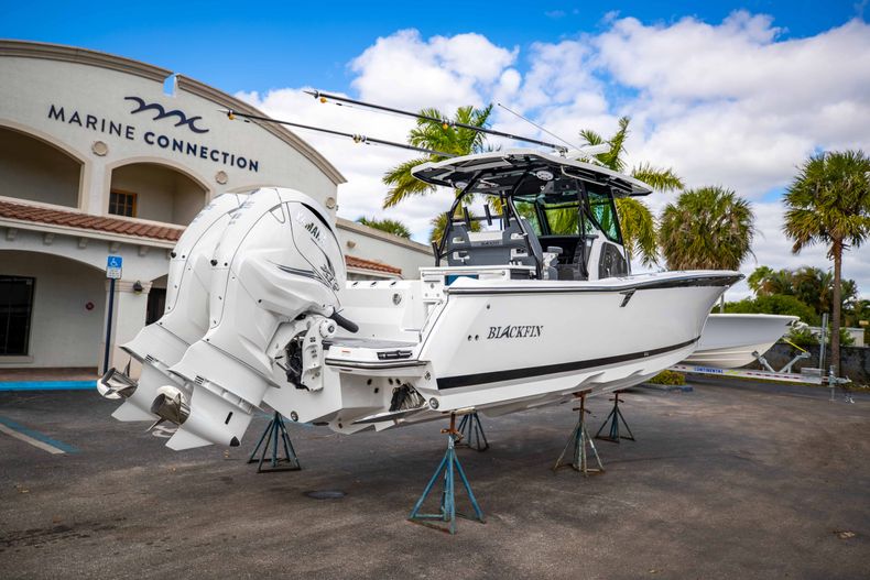 Thumbnail 11 for New 2021 Blackfin 332CC boat for sale in Fort Lauderdale, FL