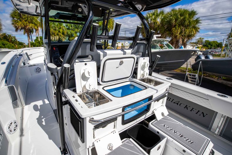 Thumbnail 32 for New 2021 Blackfin 332CC boat for sale in Fort Lauderdale, FL