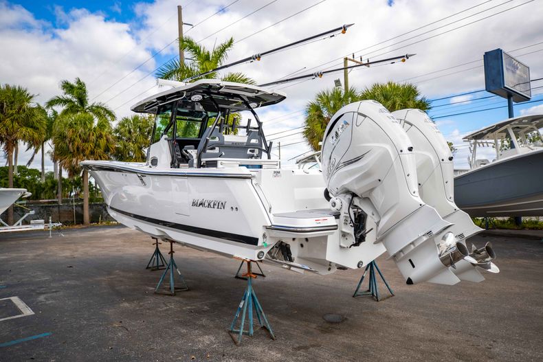 Thumbnail 9 for New 2021 Blackfin 332CC boat for sale in Fort Lauderdale, FL