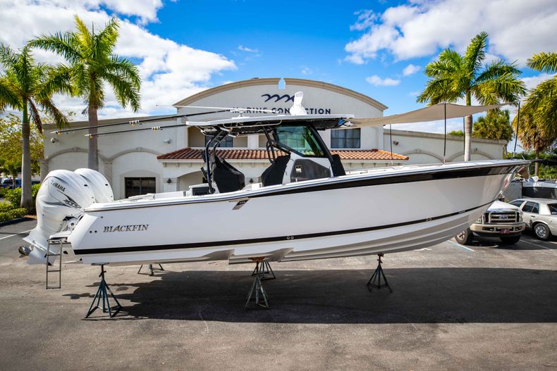 Thumbnail 1 for New 2021 Blackfin 332CC boat for sale in Fort Lauderdale, FL