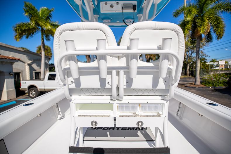 Thumbnail 15 for New 2021 Sportsman Masters 247 Bay Boat boat for sale in West Palm Beach, FL