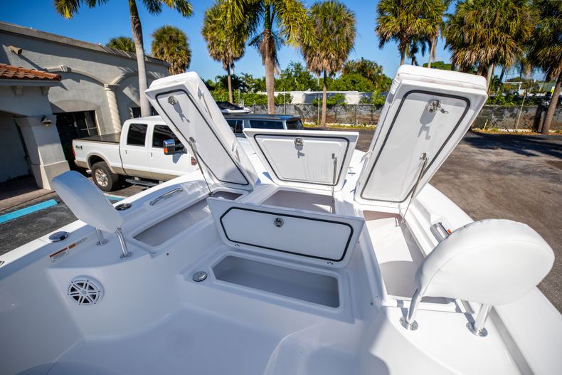 Thumbnail 29 for New 2021 Sportsman Masters 247 Bay Boat boat for sale in West Palm Beach, FL