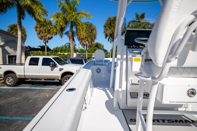 Thumbnail 16 for New 2021 Sportsman Masters 247 Bay Boat boat for sale in West Palm Beach, FL