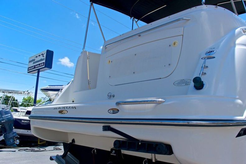 Thumbnail 8 for Used 2001 Maxum 2700 SCR Sport Cruiser boat for sale in West Palm Beach, FL