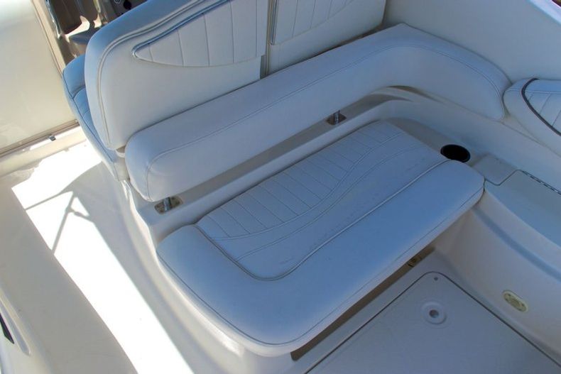 Thumbnail 31 for Used 2001 Maxum 2700 SCR Sport Cruiser boat for sale in West Palm Beach, FL