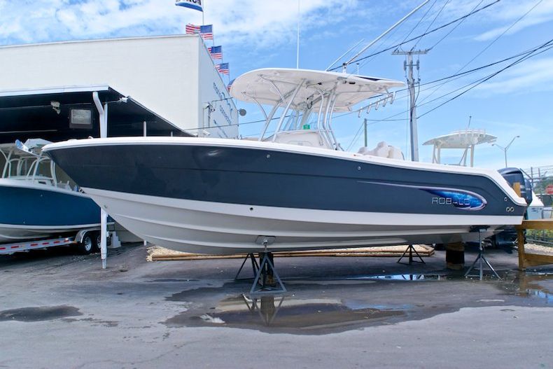 Thumbnail 4 for Used 2014 Robalo R300 Center Conosle boat for sale in Miami, FL