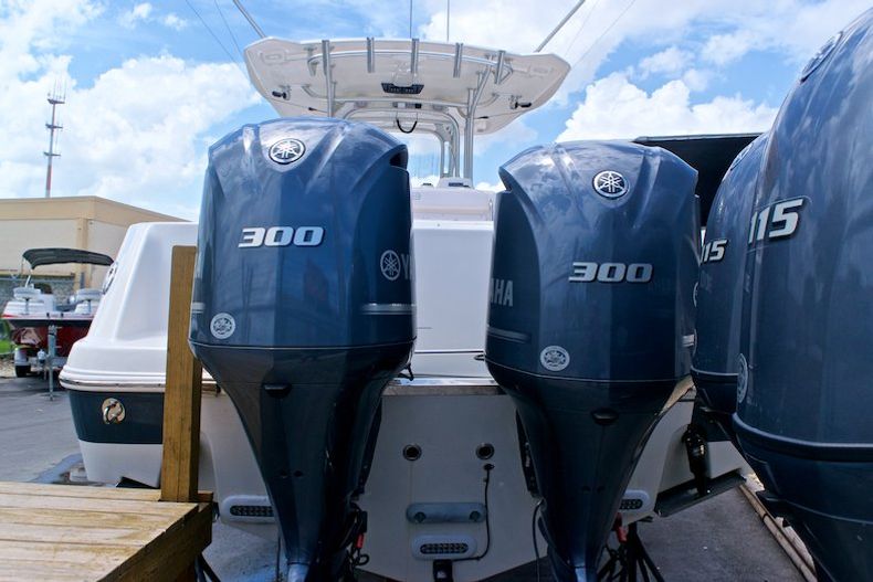 Thumbnail 6 for Used 2014 Robalo R300 Center Conosle boat for sale in Miami, FL