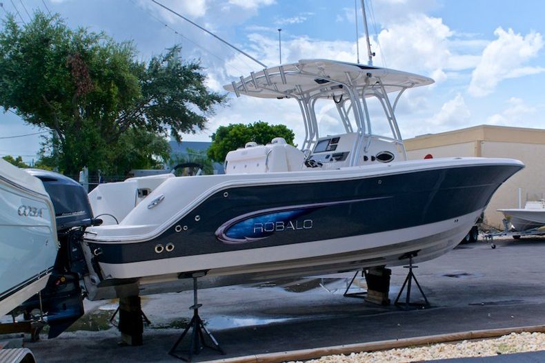 Thumbnail 7 for Used 2014 Robalo R300 Center Conosle boat for sale in Miami, FL