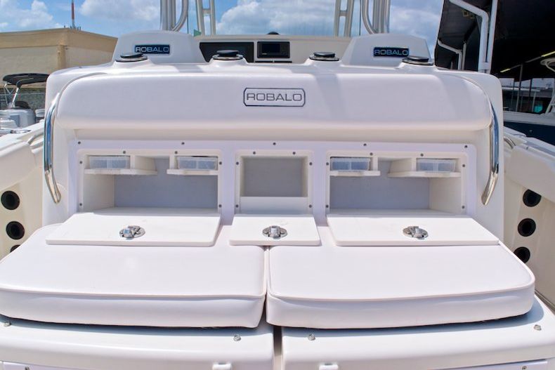 Thumbnail 24 for Used 2014 Robalo R300 Center Conosle boat for sale in Miami, FL