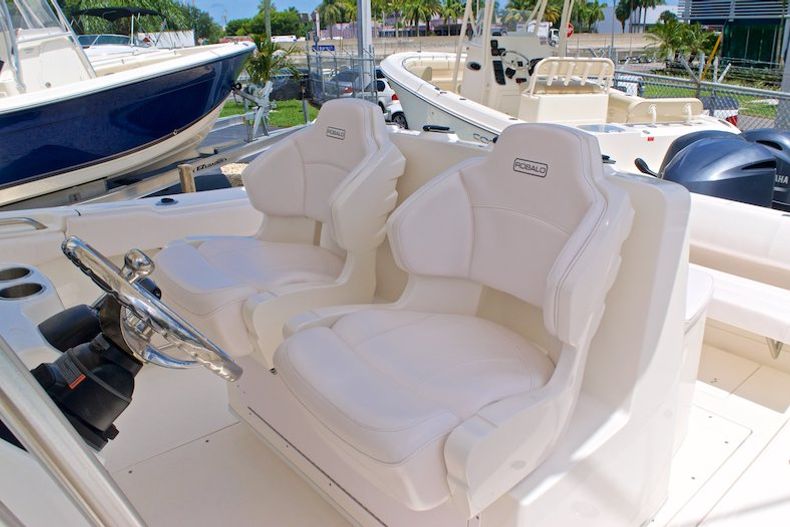Thumbnail 28 for Used 2014 Robalo R300 Center Conosle boat for sale in Miami, FL