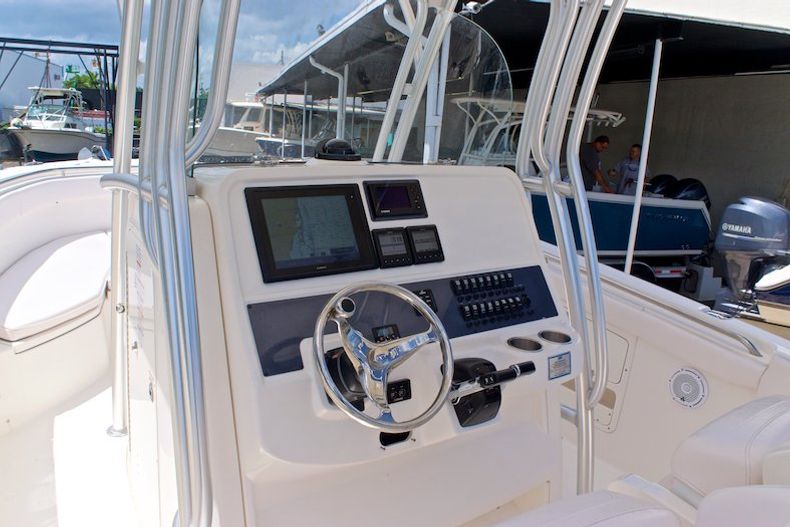 Thumbnail 32 for Used 2014 Robalo R300 Center Conosle boat for sale in Miami, FL