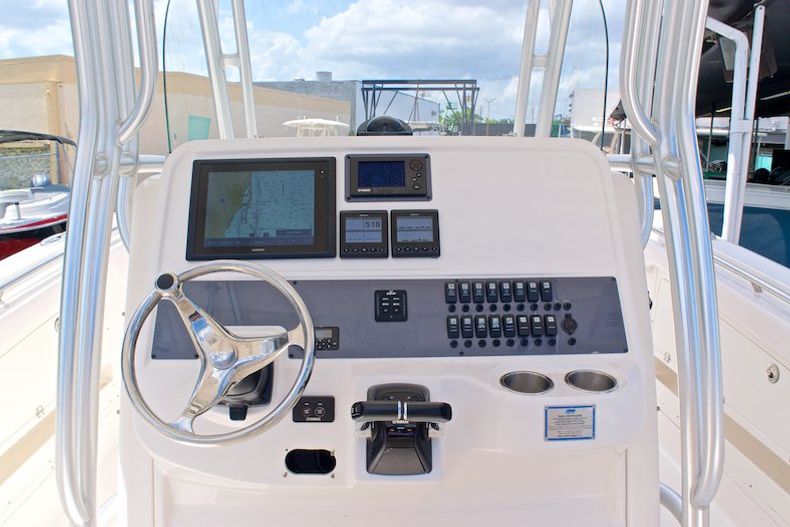 Thumbnail 33 for Used 2014 Robalo R300 Center Conosle boat for sale in Miami, FL