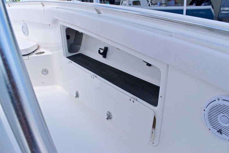 Thumbnail 43 for Used 2014 Robalo R300 Center Conosle boat for sale in Miami, FL