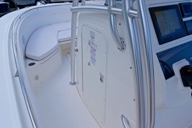 Thumbnail 44 for Used 2014 Robalo R300 Center Conosle boat for sale in Miami, FL