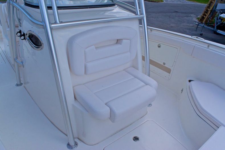 Thumbnail 52 for Used 2014 Robalo R300 Center Conosle boat for sale in Miami, FL