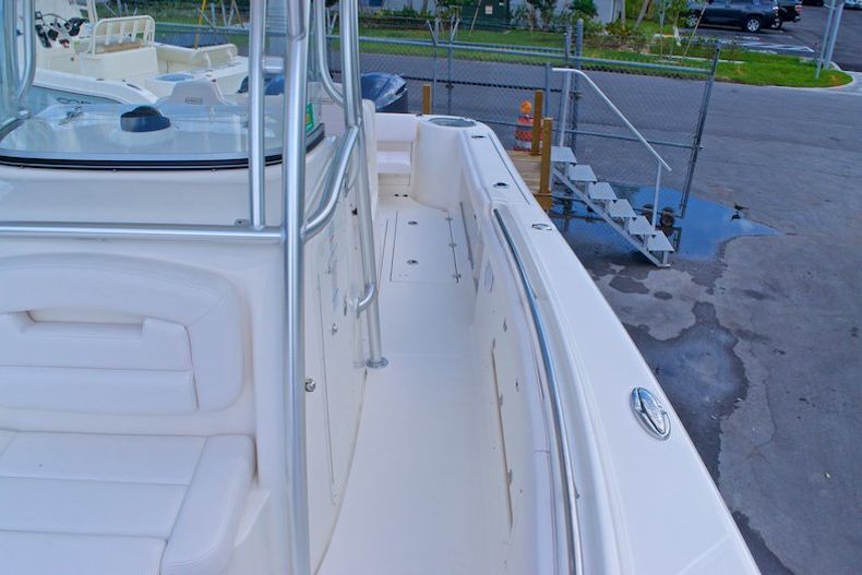 Thumbnail 53 for Used 2014 Robalo R300 Center Conosle boat for sale in Miami, FL