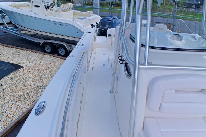 Thumbnail 54 for Used 2014 Robalo R300 Center Conosle boat for sale in Miami, FL