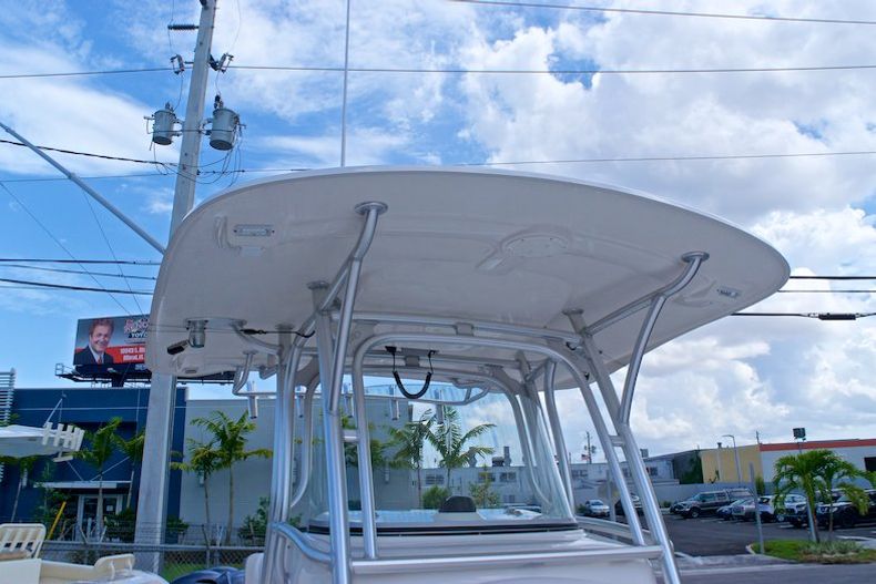Thumbnail 56 for Used 2014 Robalo R300 Center Conosle boat for sale in Miami, FL