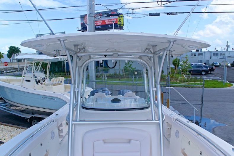 Thumbnail 57 for Used 2014 Robalo R300 Center Conosle boat for sale in Miami, FL
