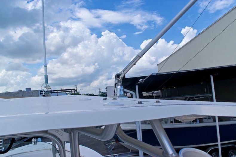 Thumbnail 75 for Used 2014 Robalo R300 Center Conosle boat for sale in Miami, FL