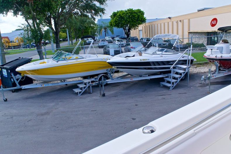 Thumbnail 77 for Used 2014 Robalo R300 Center Conosle boat for sale in Miami, FL