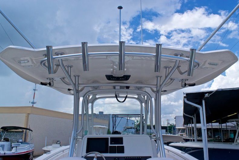 Thumbnail 84 for Used 2014 Robalo R300 Center Conosle boat for sale in Miami, FL