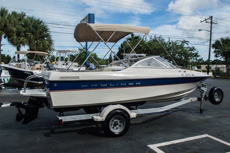 Thumbnail 3 for Used 2005 Bayliner 195 Classic boat for sale in West Palm Beach, FL