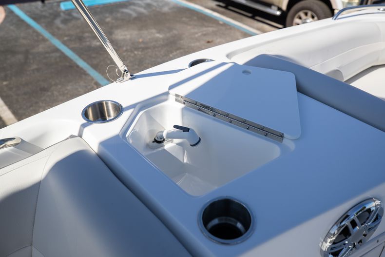 Thumbnail 31 for New 2021 Hurricane SunDeck Sport SS 188 OB boat for sale in West Palm Beach, FL