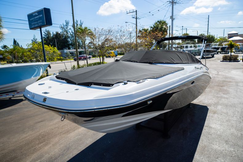 Thumbnail 7 for New 2021 Hurricane SunDeck SD 2690 OB boat for sale in West Palm Beach, FL