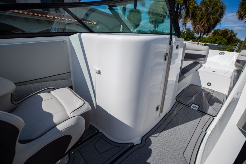 Thumbnail 35 for New 2021 Hurricane SunDeck SD 2690 OB boat for sale in West Palm Beach, FL