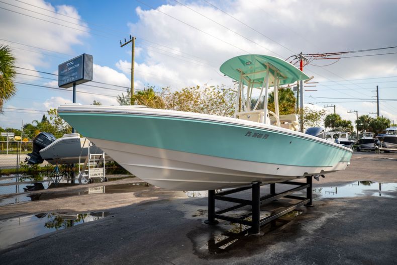Thumbnail 4 for Used 2014 Pathfinder 2600 HPS Bay Boat boat for sale in West Palm Beach, FL