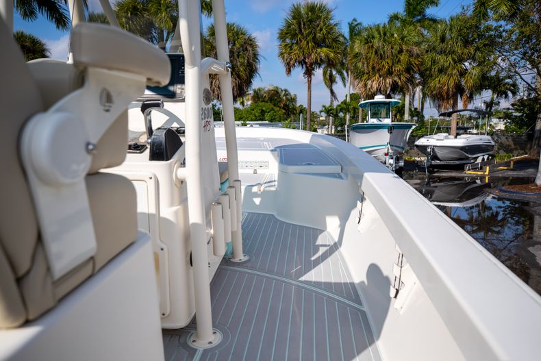 Thumbnail 17 for Used 2014 Pathfinder 2600 HPS Bay Boat boat for sale in West Palm Beach, FL