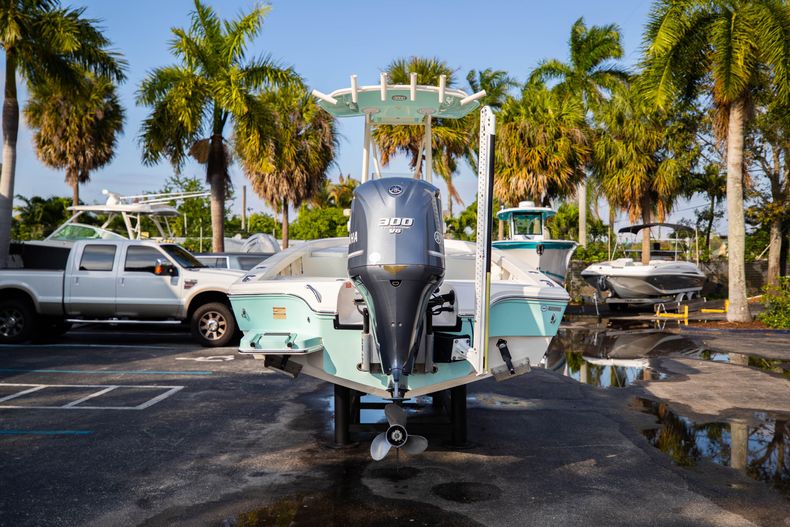 Thumbnail 9 for Used 2014 Pathfinder 2600 HPS Bay Boat boat for sale in West Palm Beach, FL