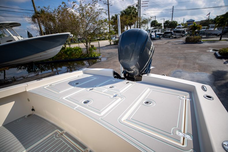 Thumbnail 15 for Used 2014 Pathfinder 2600 HPS Bay Boat boat for sale in West Palm Beach, FL