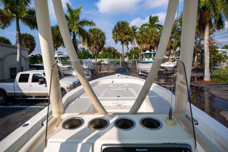 Thumbnail 31 for Used 2014 Pathfinder 2600 HPS Bay Boat boat for sale in West Palm Beach, FL