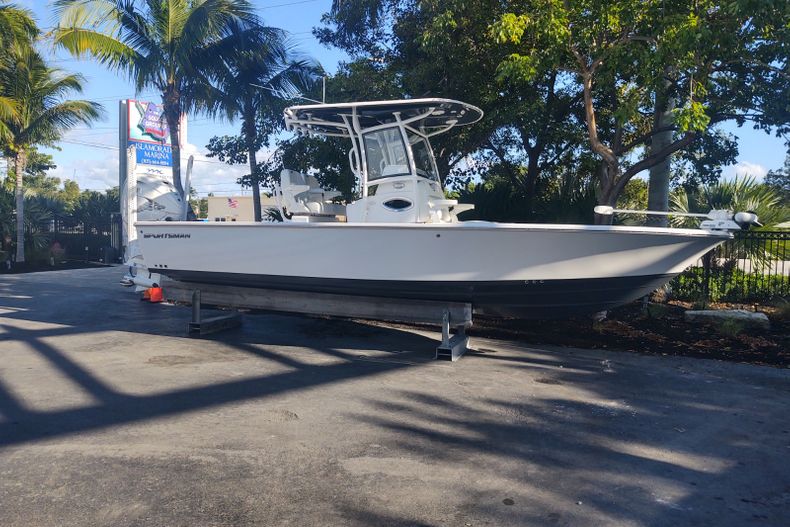 Thumbnail 1 for Used 2020 Sportsman Masters 267OE Bay Boat boat for sale in Islamorada, FL