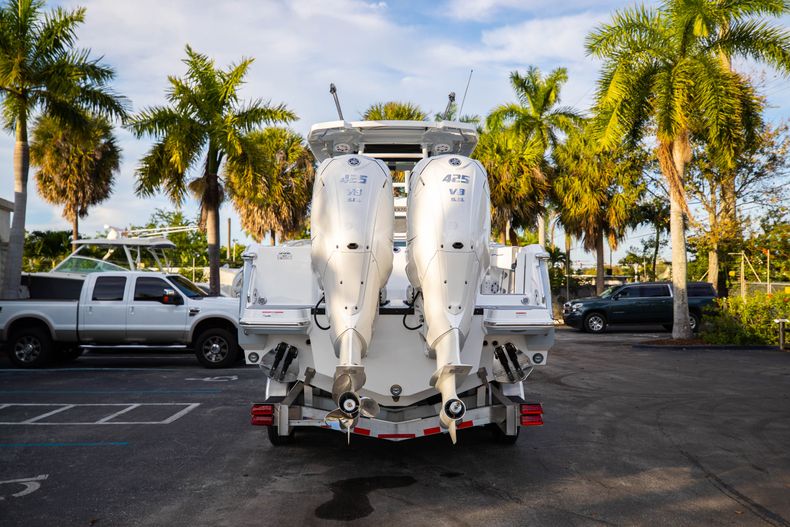 Thumbnail 6 for New 2021 Blackfin 332CC boat for sale in West Palm Beach, FL