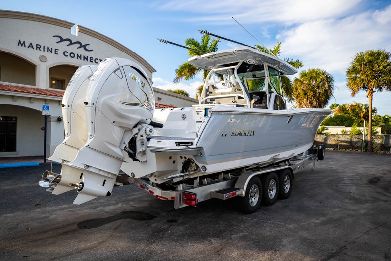 Thumbnail 7 for New 2021 Blackfin 332CC boat for sale in West Palm Beach, FL