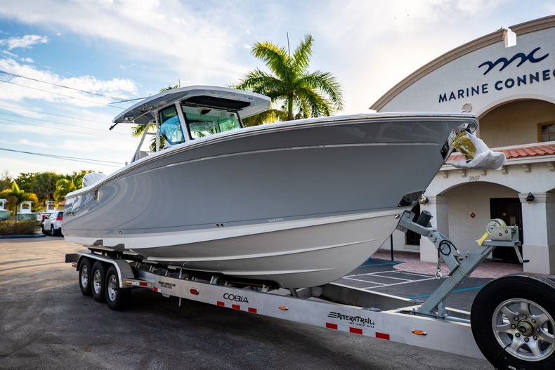 Thumbnail 1 for New 2021 Blackfin 332CC boat for sale in West Palm Beach, FL