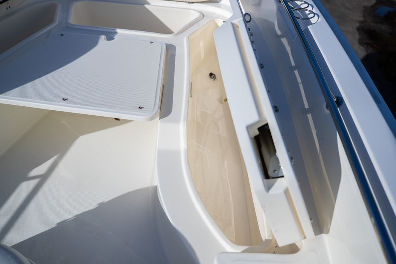 Thumbnail 46 for Used 2016 Boston Whaler 270 Dauntless boat for sale in West Palm Beach, FL