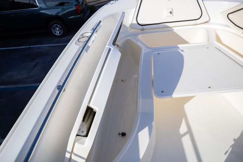 Thumbnail 48 for Used 2016 Boston Whaler 270 Dauntless boat for sale in West Palm Beach, FL