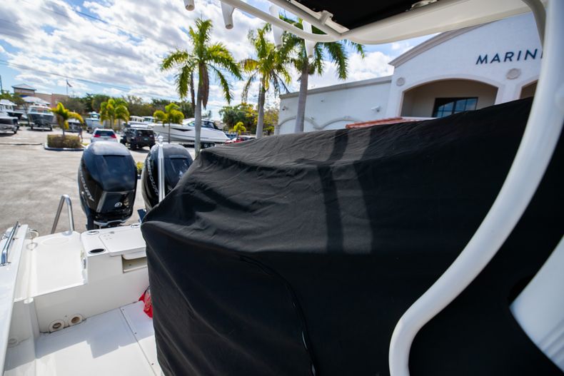 Thumbnail 59 for Used 2016 Boston Whaler 270 Dauntless boat for sale in West Palm Beach, FL
