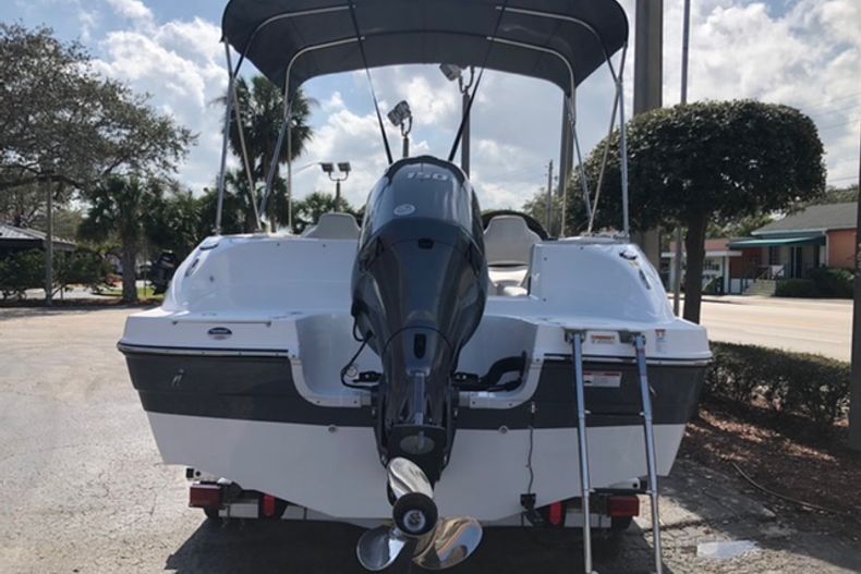 Thumbnail 4 for New 2021 Hurricane SunDeck Sport SS 218 OB boat for sale in Vero Beach, FL
