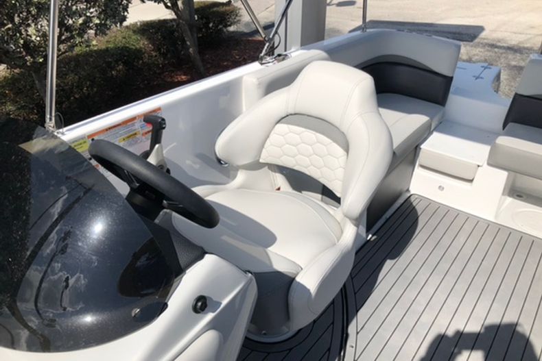 Thumbnail 15 for New 2021 Hurricane SunDeck Sport SS 218 OB boat for sale in Vero Beach, FL