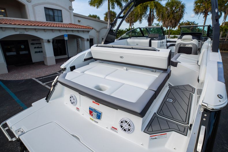 Thumbnail 18 for New 2021 Cobalt R6 boat for sale in Miami, FL