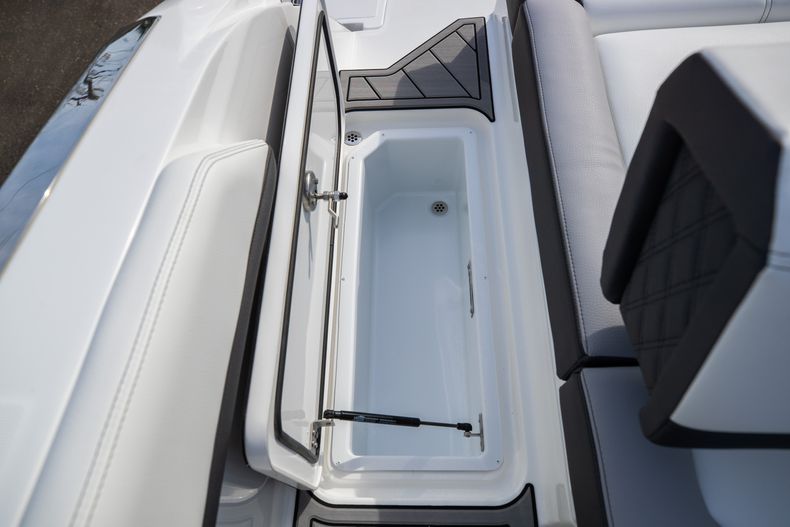 Thumbnail 21 for New 2021 Cobalt R6 boat for sale in Miami, FL
