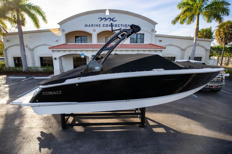 Thumbnail 1 for New 2021 Cobalt R6 boat for sale in Miami, FL